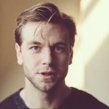 Opinion on hairstyle with dangling strand?