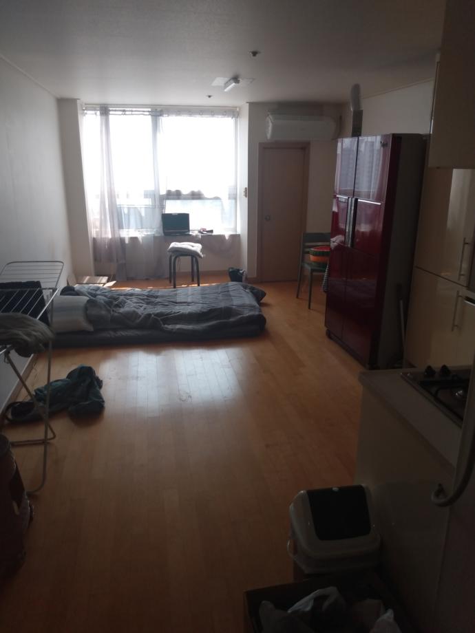 Would you rather live in a one room apartment a ten-minute walk from where you work, or live in a medium-sized, decent apartment an hour from work?