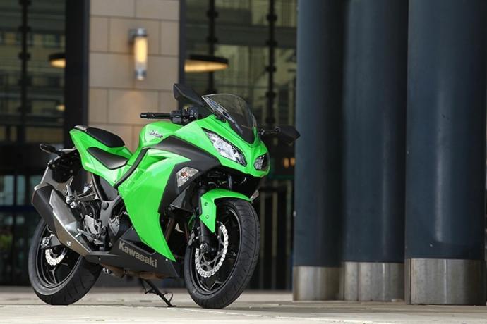 A general question for both, girls and guys! Do you prefer sportsbikes, cruiser/retro bikes or naked bikes?