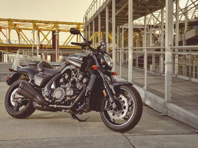 A general question for both, girls and guys! Do you prefer sportsbikes, cruiser/retro bikes or naked bikes?