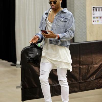 My cousins boyfriend said i feel bad that all the popular rappers you like are all Gay is he a homophobe or secretly Gay himself?