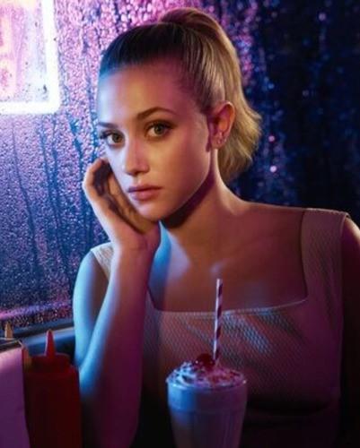 Who is the hot girl 🔥of riverdale?