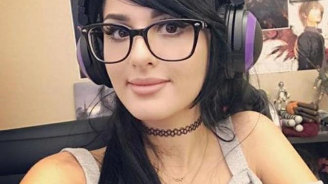 Is xxsniperwolf a real gamer or just doing it for money?