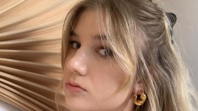 Is a woman having a growing curtain fringe and long hair a turn off for men?