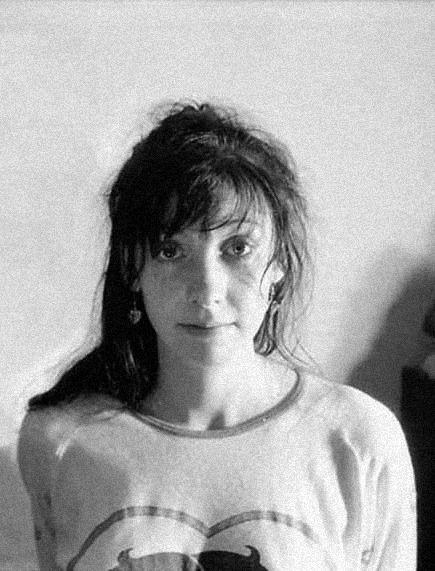 Whos prettier, Bilinda Butcher or Rachel Goswell?