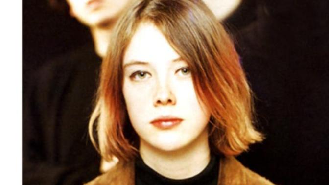 Whos prettier, Bilinda Butcher or Rachel Goswell?