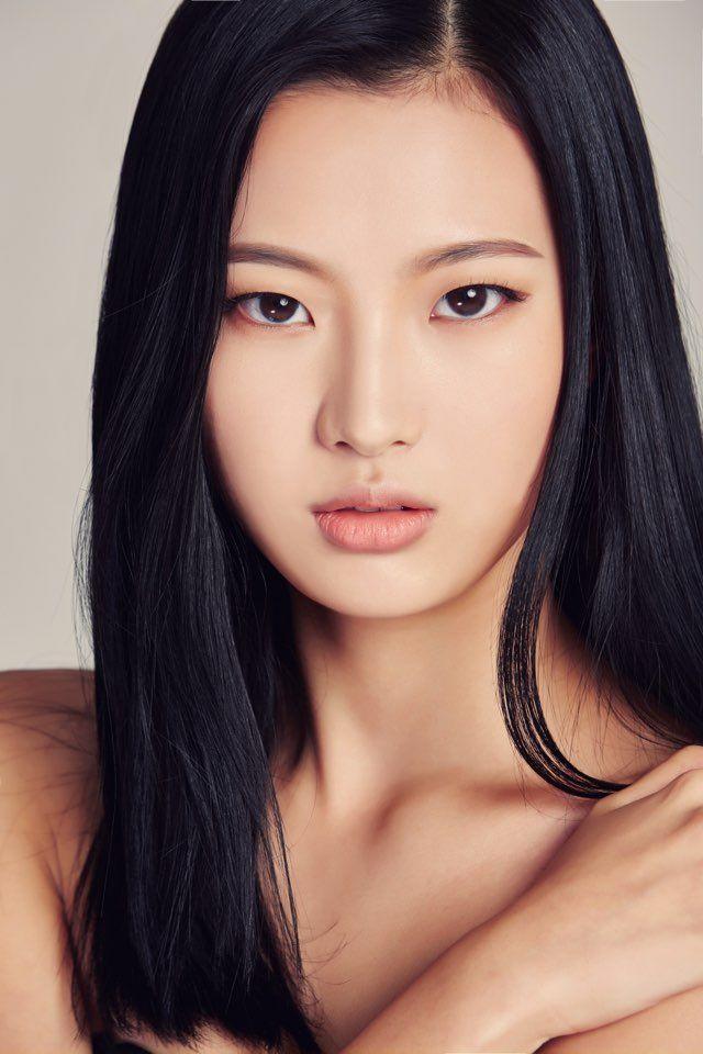 VOTE! The most attractive race of women?