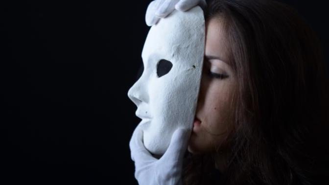 How do narcissists flirt with/court their "love" interests?