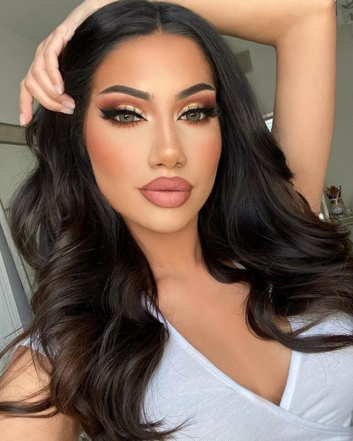 Would you prefer it if your date wears make up and does her hair for the first date or would you prefer her to be make up-free/natural?