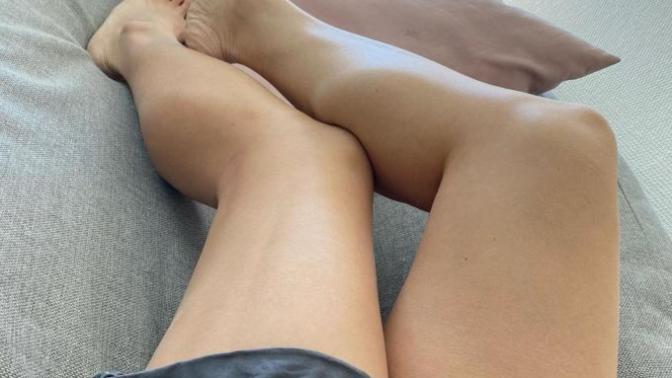 Girls, A man with smooth bare legs or very hairy legs and torso?