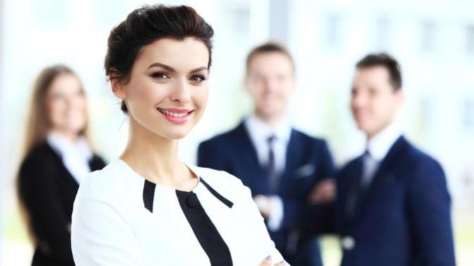 Is it considered unprofessional if a woman doesn't wear makeup to work?