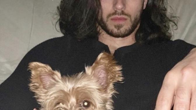 Can men with long hair still look professional?