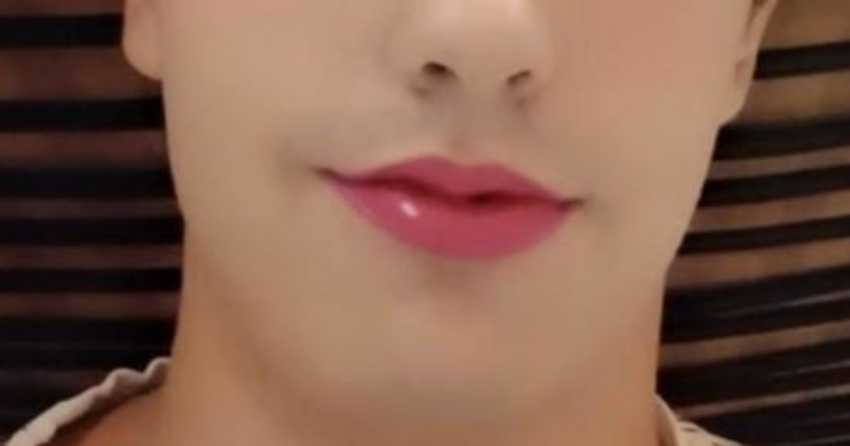 Girls, how do you find the lip gloss I put on my Boyfriend? GirlsAskGuys