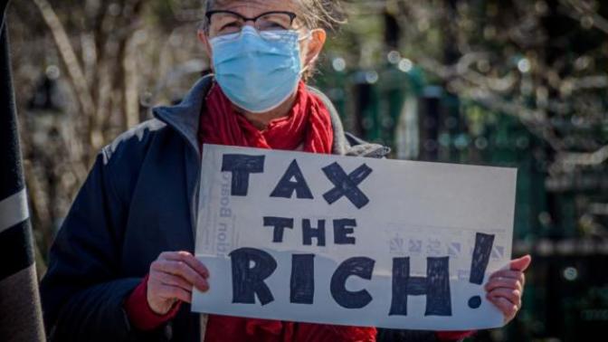 Should Large US Corporations Pay Taxes?