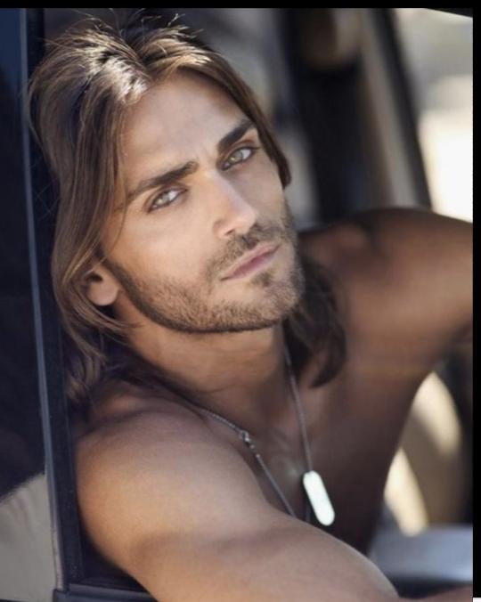 Can men still look masculine with long hair?