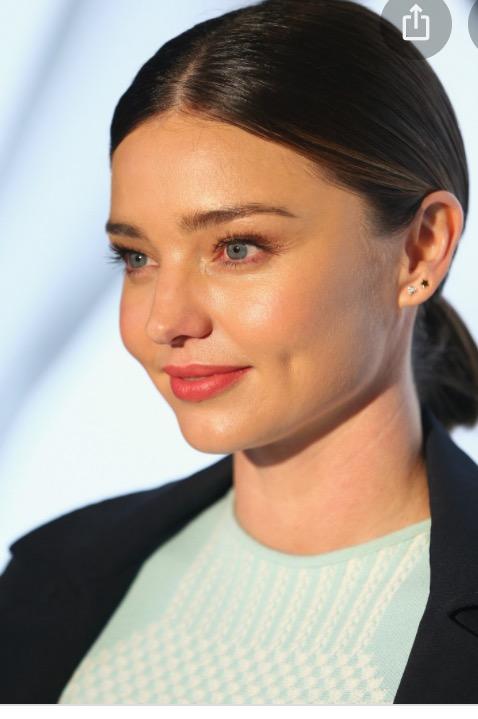 Miranda Kerrs dimple