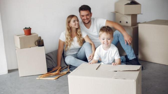 About how long should a single mom wait before moving in with her boyfriend? How will she know when it's right to do so (other than the time)?