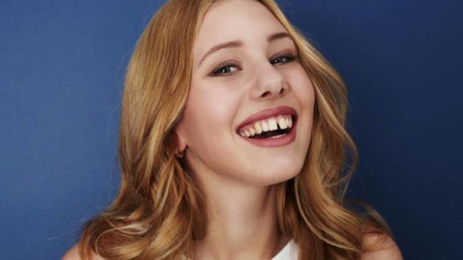 Guys, does it make a girl more unattractive if she has a gap in her front teeth?