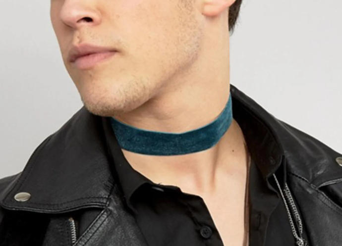 Guys, Why do girls wear chokers but guys don't?