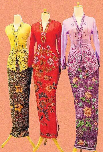 I am used to wearing traditional cloth in my origin Asian country, can I still wear it in Western countries like in the US, UK?