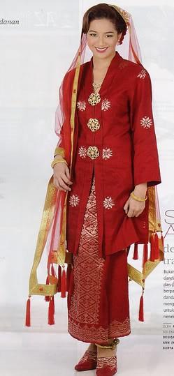 I am used to wearing traditional cloth in my origin Asian country, can I still wear it in Western countries like in the US, UK?