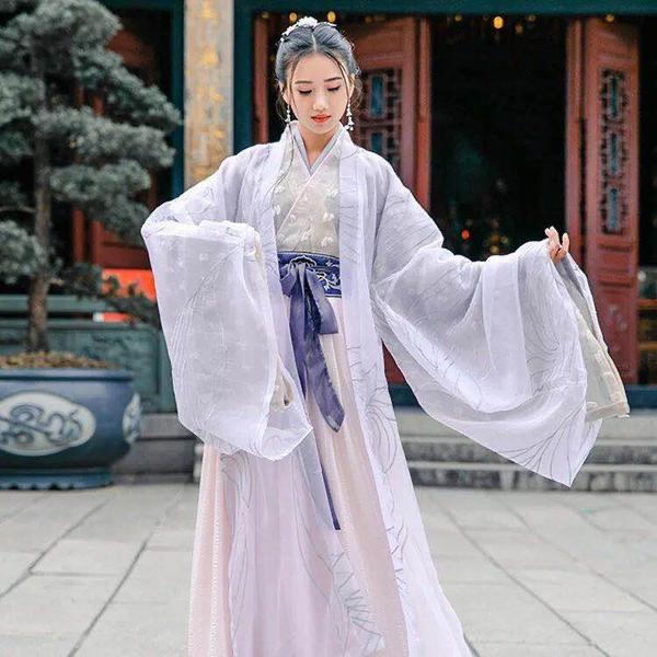 I am used to wearing traditional cloth in my origin Asian country, can I still wear it in Western countries like in the US, UK?