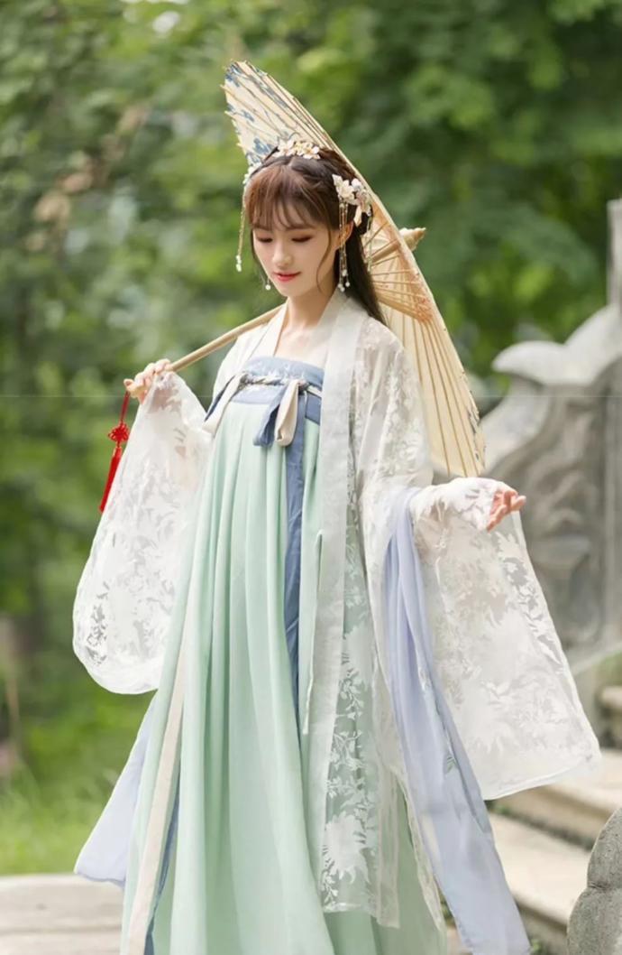 I am used to wearing traditional cloth in my origin Asian country, can I still wear it in Western countries like in the US, UK?