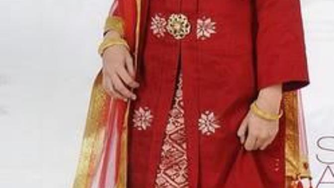 I am used to wearing traditional cloth in my origin Asian country, can I still wear it in Western countries like in the US, UK?