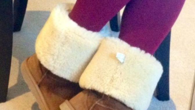 Girls, why do so many of you who wear uggs bend it over to show the furry part of the boot?
