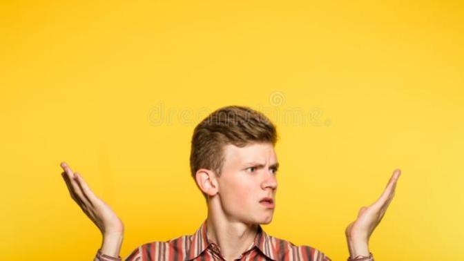 Girl I like doesn't seem interested, Or maybe that's her, I don't know - Advice?