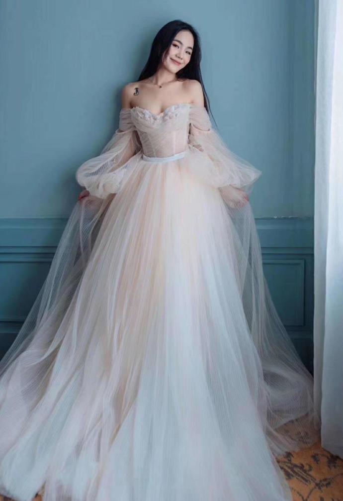 Which dress do you like better?