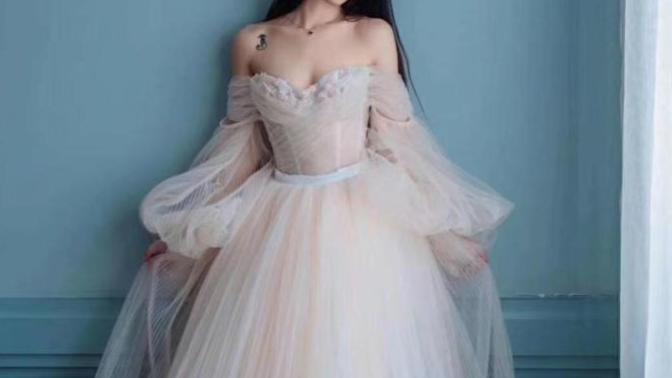 Which dress do you like better?