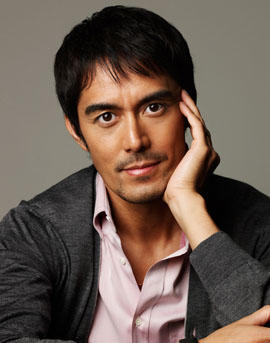 This man is shining my eyes, am I right?