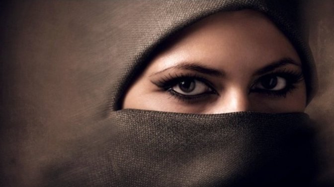 Guys, how do you feel when a girl holds your gaze? What is your impression of her?