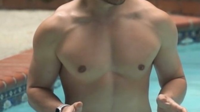 Bulky or lean male body. Which do you prefer/have?