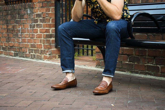 Does any other women think attractive guys are very sexy when wearing shoes without socks?
