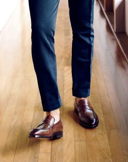 Does any other women think attractive guys are very sexy when wearing shoes without socks?