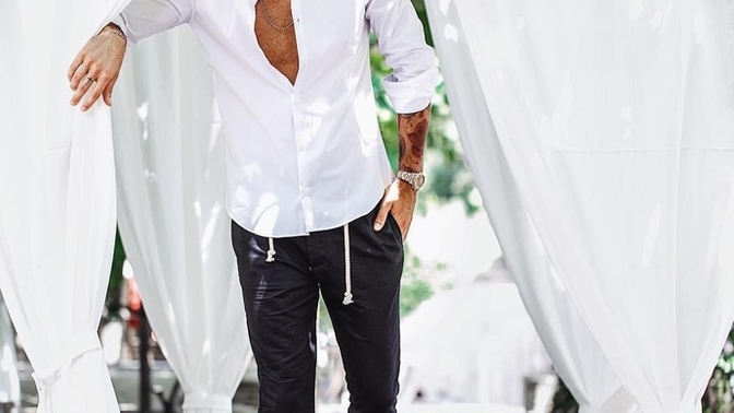 Does any other women think attractive guys are very sexy when wearing shoes without socks?