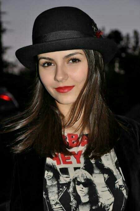 Whos more attractive? Nina Dobrev? Victoria Justice?