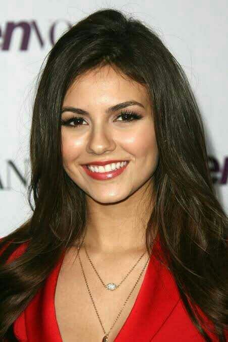 Whos more attractive? Nina Dobrev? Victoria Justice?