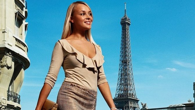 Girls who are tall (5'9"/175 cm and up), do you feel stronger or more powerful than others who are shorter than you?