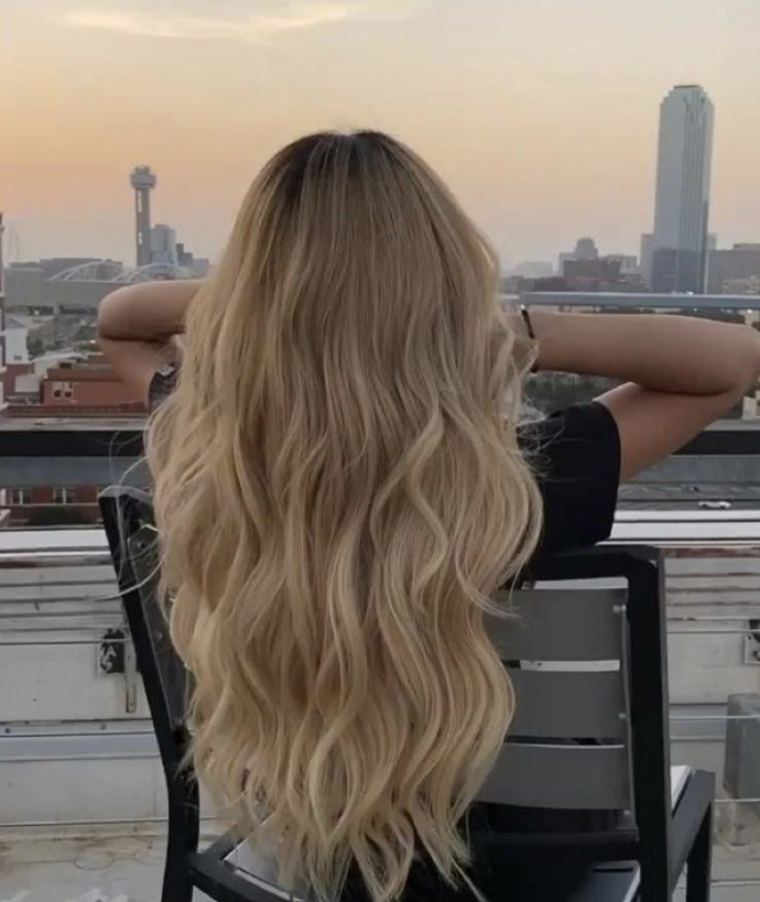 Which hair colour do you like better?