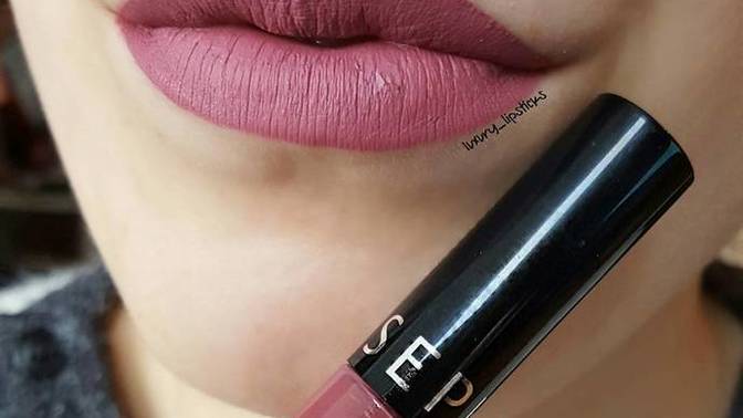What do you think of guys who wear makeup such as lipstick, lip gloss, mascara, nail polish, etc?