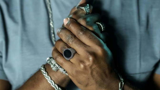 Girls, Do girls like men who wear a lot of jewelry?