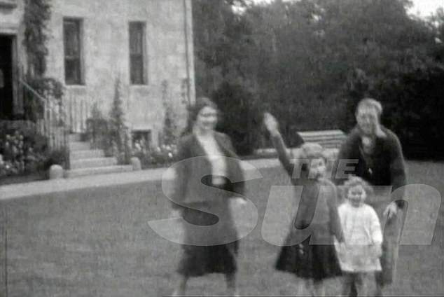 Queen Elizabeth's Nazi salute from 1933