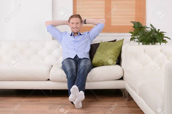 Ladies, what are men doing wrong when trying to get online women to go on a date with them?