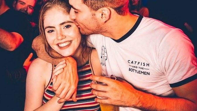 Ladies, what are men doing wrong when trying to get online women to go on a date with them?