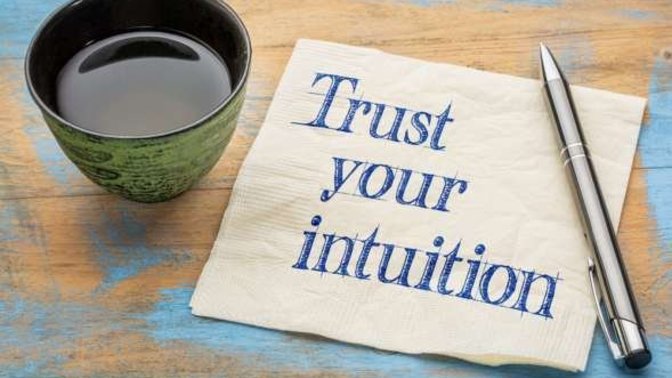 Men vs. Women: Who has better Intuition?
