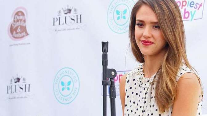 Do you find actress Megan Fox or Jessica Alba prettier?