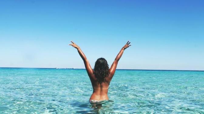 Girls, how would you feel about your boyfriend having a topless picture of you as their phone wallpaper? Guys, would you have such a wallpaper?